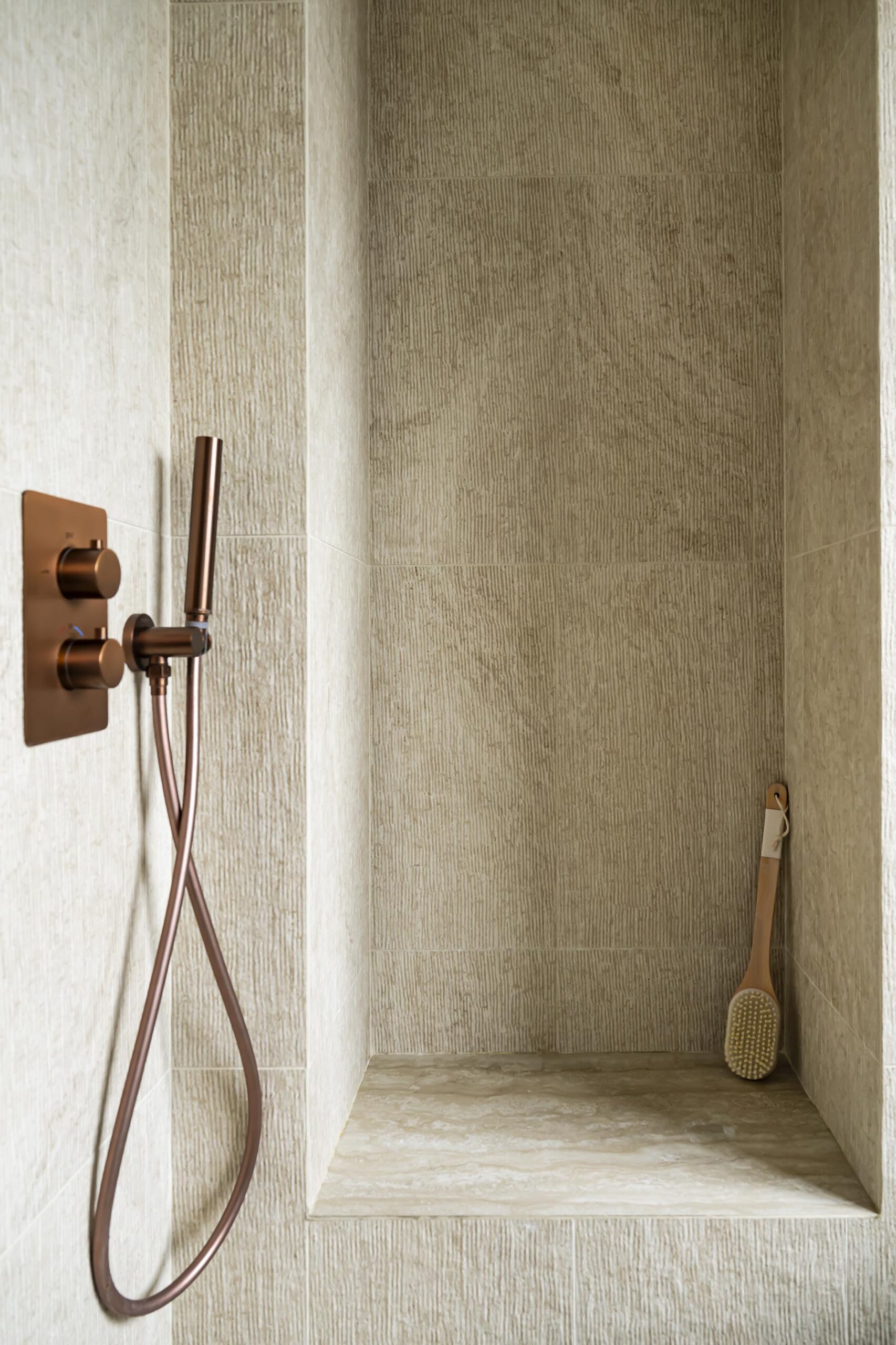 renovation appartement douche Paris 16 1 scaled